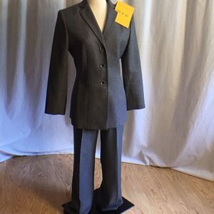 Le Suit Women's Gray Blazer and Pants Set